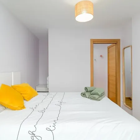 Bonito Piso Con Piscina Y Garaje *