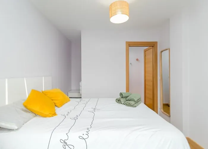 Bonito Piso Con Piscina Y Garaje *